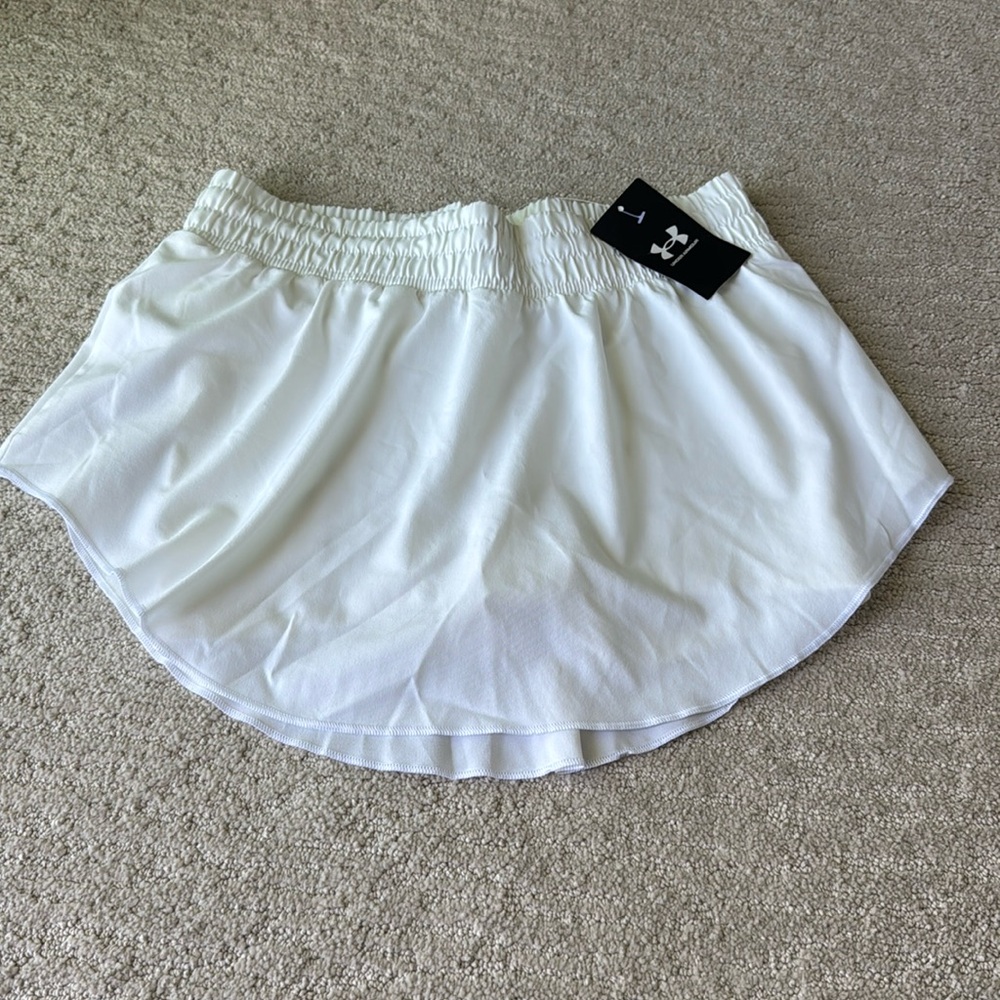 NWT Under Armour Women's Flex Woven Skort - white  size M